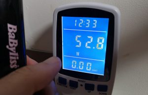 How Many Watts Does a Curling Iron Use? (Power Consumption Test